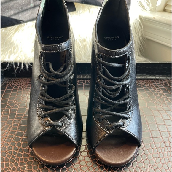 NWT- Givenchy Nissa Lace Up Screw Heel Ankle Black Leather Boot Bootie 39 - Picture 6 of 7